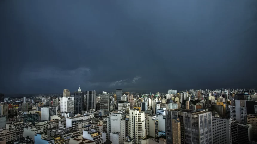 apos-temporal,-grande-sao-paulo-amanhece-com-14-mil-imoveis-sem-energia