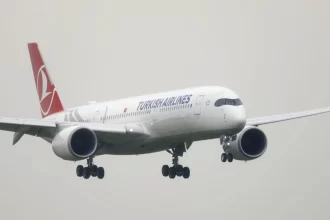 aviao-turco-faz-pouso-de-emergencia-em-barcelona:-“ameaca-a-bordo”