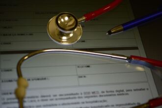 e-falso-que-atestados-medicos-deixarao-de-ser-validos-a-partir-de-marco-deste-ano.-entenda