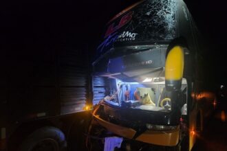 acidente-entre-onibus-com-time-de-futebol-e-caminhao-deixa-uma-pessoa-morta-e-feridos-na-br-153