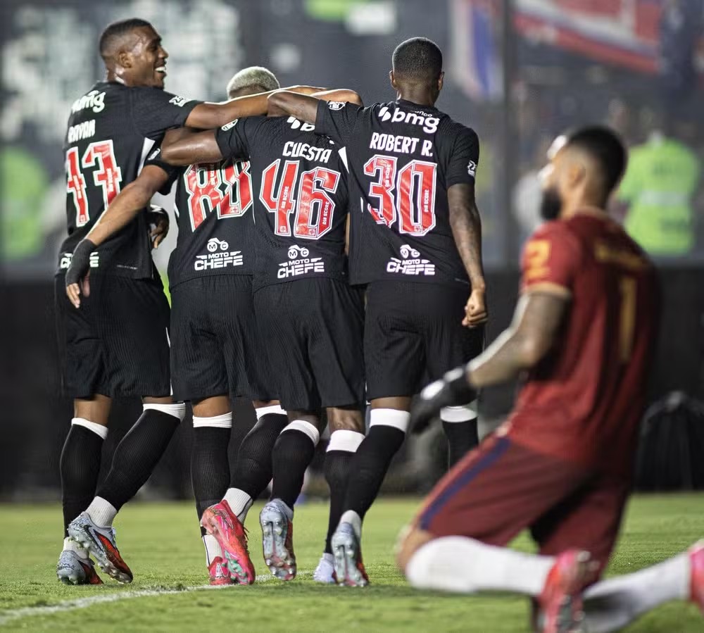 cuesta,-do-vasco,-comenta-sobre-transferencia-de-rayan-para-inglaterra:-‘falamos-para-que-ele-fique-aqui’