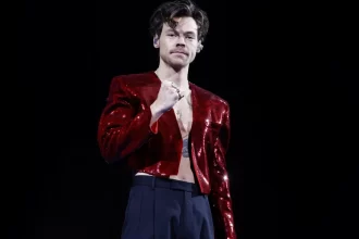 harry-styles-anuncia-retorno-a-musica-com-lancamento-de-disco-em-marco