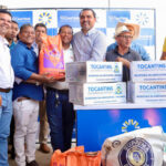 governador-wanderlei-barbosa-entrega-sementes-do-programa-mesa-farta-a-agricultores-familiares-de-sao-felix-do-tocantins,-no-jalapao