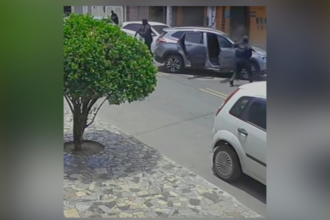video-mostra-momento-em-que-ex-braco-direito-de-miliciano-ecko-e-executado,-em-nova-iguacu