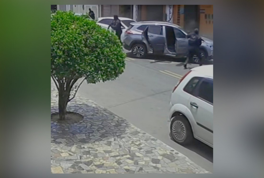 video-mostra-momento-em-que-ex-braco-direito-de-miliciano-ecko-e-executado,-em-nova-iguacu