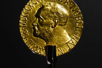 corina-oferece-nobel-a-trump-e-premiacao-avisa:-“titulo-nao-muda-de-dono”