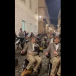 desfile-de-carnaval-com-“stephens-hawkings”-na-espanha-viraliza;-video