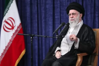 khamenei-culpa-trump-pelos-mortos-no-ira-e-eua-ameacam