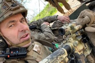 bilionario-ucraniano-troca-terno-por-uniforme-militar-e-comanda-mortifera-unidade-do-exercito-contra-a-russia