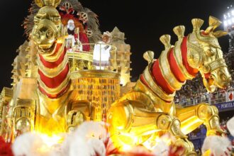 enredos-das-escolas-de-samba-contam-a-historia-nao-oficial