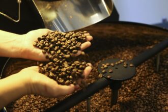 exportacao-de-cafe-do-brasil-cai-em-2025,-mas-bate-recorde-em-receita