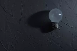 mais-de-50-mil-imoveis-permanecem-sem-energia-em-sp;-chuva-causa-estragos-na-capital-e-litoral