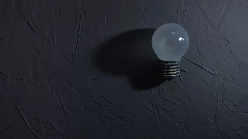 mais-de-50-mil-imoveis-permanecem-sem-energia-em-sp;-chuva-causa-estragos-na-capital-e-litoral