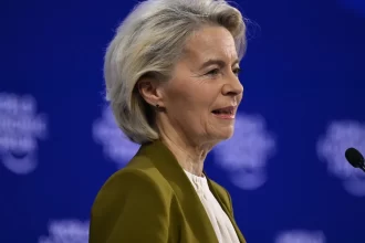 von-der-leyen-promete-que-resposta-da-ue-as-ameacas-de-tarifas-de-trump-sera-‘proporcional-e-unida’