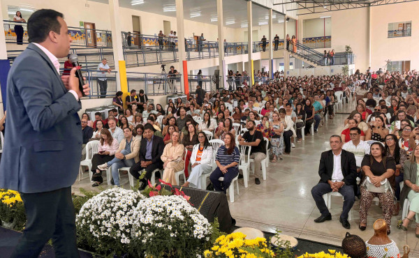 governo-do-tocantins-abre-ciclo-de-formacoes-do-profe-lideres-2026-e-mobiliza-1,6-mil-educadores-com-palestra-de-rossandro-klinjey