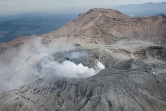 helicoptero-turistico-desaparece-perto-de-vulcao-ativo-no-japao