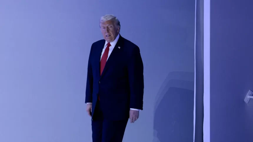 trump-suspende-tarifas-contra-europa-e-diz-que-acordo-com-groenlandia-esta-encaminhado