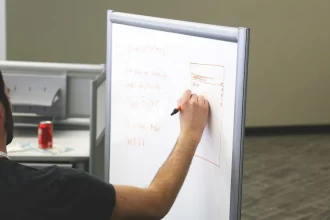 lula-aumenta-salario-de-professores-acima-da-inflacao;-veja-valor