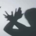 mulher-escraviza-vitima-por-25-anos-e-e-condenada-no-reino-unido