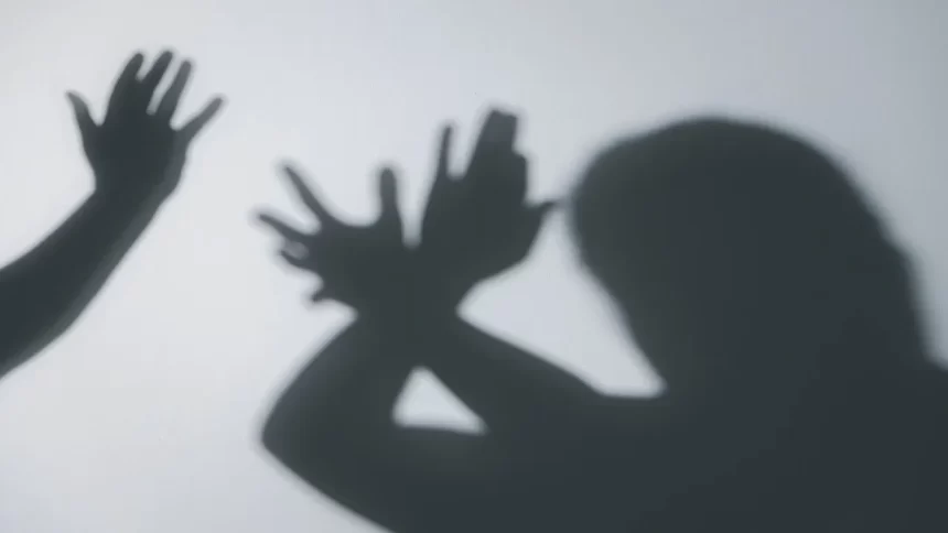 mulher-escraviza-vitima-por-25-anos-e-e-condenada-no-reino-unido