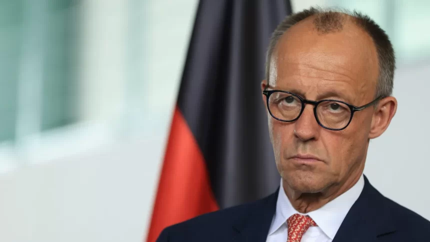 ‘novo-mundo-nao-e-um-lugar-confortavel’,-diz-merz-em-davos