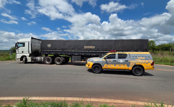 veiculos-adulterados-sao-recuperados-e-madeira-ilegal-e-apreendida-pela-pmto