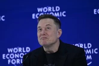musk-diz-que-robos-humanoides-da-tesla-serao-lancados-em-2027