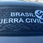 homem-e-preso-em-sc-apos-circular-com-adesivo-de-suastica-nazista-em-carro