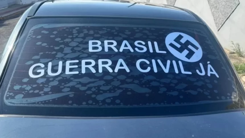 homem-e-preso-em-sc-apos-circular-com-adesivo-de-suastica-nazista-em-carro
