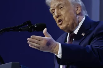 aspirina,-hematomas-e-saude-“perfeita”:-manchas-em-trump-chamam-atencao