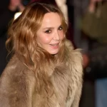 atriz-de-‘emily-in-paris’-fala-sobre-seu-1o-filme-brasileiro,-em-que-vive-a-mae-de-amyr-klink