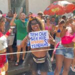 ‘tem-que-ser-hoje,-amanha-eu-trabalho’:-recem-contratada-clt-curte-bloco-da-lexa-antes-do-primeiro-dia-como-merendeira