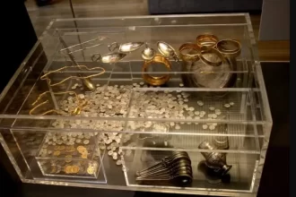 homem-encontra-tesouro-romano-antigo-de-r$-34-milhoes-no-quintal-de-casa