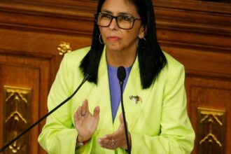 “basta-de-ordens-de-washington”,-diz-presidente-interina-da-venezuela
