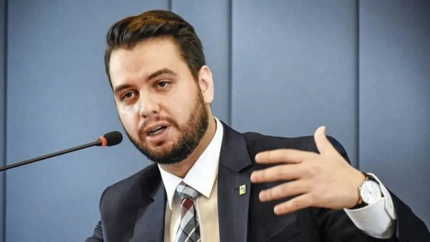 pgr-defende-manutencao-da-prisao-de-filipe-martins-por-acesso-a-rede-social