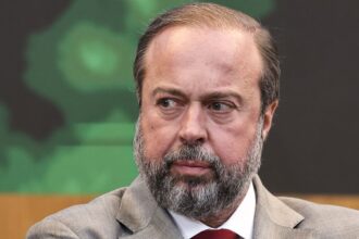 ministro-cobra-solucao-para-vazamento-de-agua-em-minas-da-vale