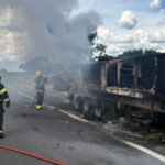 corpo-de-bombeiros-militar-combate-incendio-em-caminhao-na-br-153,-em-brasilandia-do-tocantins