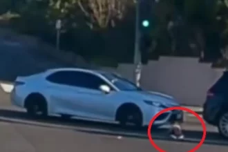 bebe-e-arremessado-de-carro-em-movimento;-video-viralizar-e-mae-e-presa