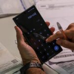 pesquisa-mostra-que-66%-dos-universitarios-endividados-ja-cortaram-itens-basicos-para-pagar-mensalidade