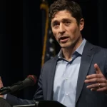 trump-diz-que-prefeito-de-minneapolis-viola-a-lei-e-esta-‘brincando-com-fogo’