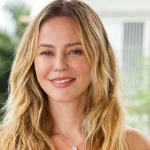 paolla-oliveira-vira-rainha-de-bateria-em-divulgacao-da-serie-‘bridgerton’