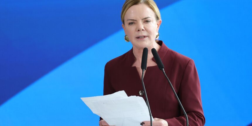 governo-pode-ter-projeto-proprio-para-fim-da-escala-6×1,-diz-gleisi