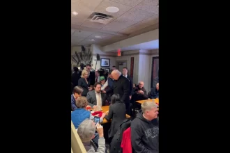 trump-visita-restaurante-e-cidadao-pergunta:-“posso-rezar-por-voce?”