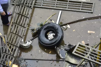 queda-de-aviao-mata-vice-ministro-e-outras-quatro-pessoas-na-india