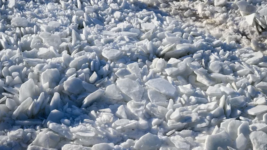 tres-irmaos-morrem-apos-cair-em-lago-congelado-durante-tempestade-nos-eua