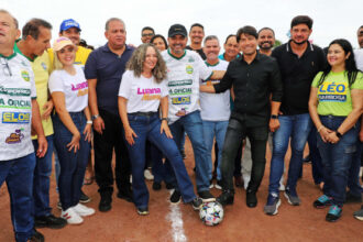governador-wanderlei-barbosa-anuncia-r$-3-milhoes-para-clubes-de-futebol-da-primeira-divisao-e-autoriza-obras-da-cobertura-do-estadio-resendao,-em-gurupi