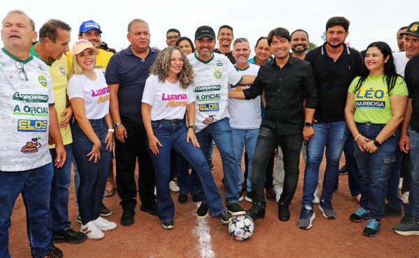governador-wanderlei-barbosa-anuncia-r$-3-milhoes-para-clubes-de-futebol-da-primeira-divisao-e-autoriza-obras-da-cobertura-do-estadio-resendao,-em-gurupi
