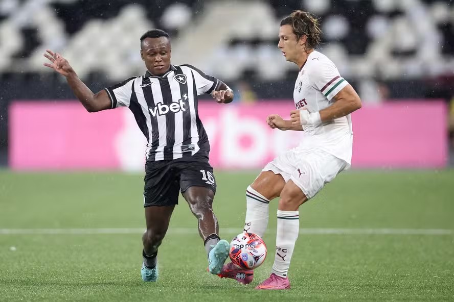 classico-na-chuva-termina-com-fluminense-vencendo-botafogo-pelo-carioca