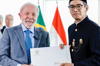 lula-recebe-credenciais-de-nove-novos-embaixadores