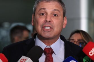 governo-deve-enviar-projeto-para-acabar-com-escala-6×1,-diz-lider